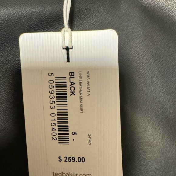 Gorgeous Ted Baker soft leather mini skirt - Picture 2 of 2